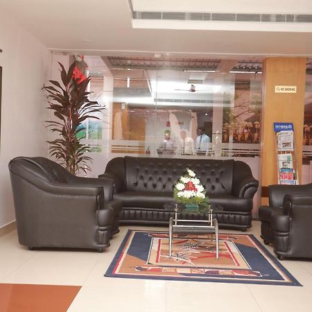 Hotel peninsula Thrissur Buitenkant foto