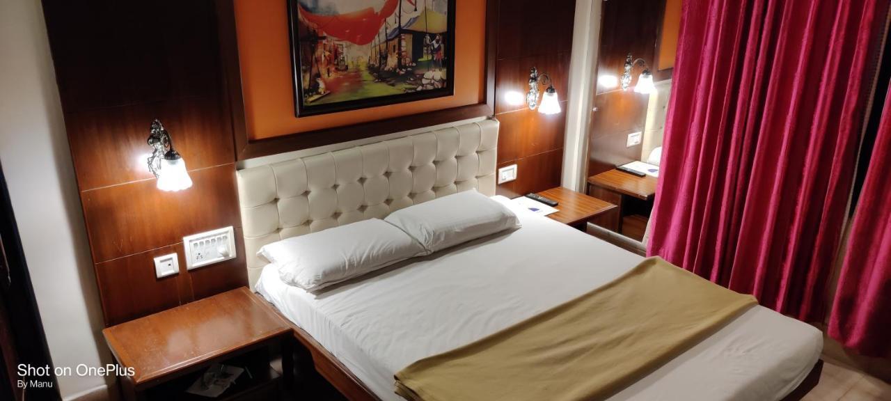 Hotel peninsula Thrissur Buitenkant foto