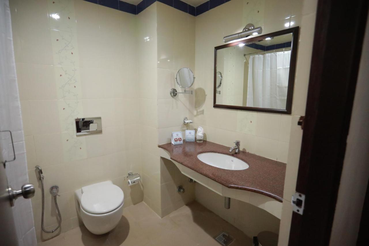Hotel peninsula Thrissur Buitenkant foto