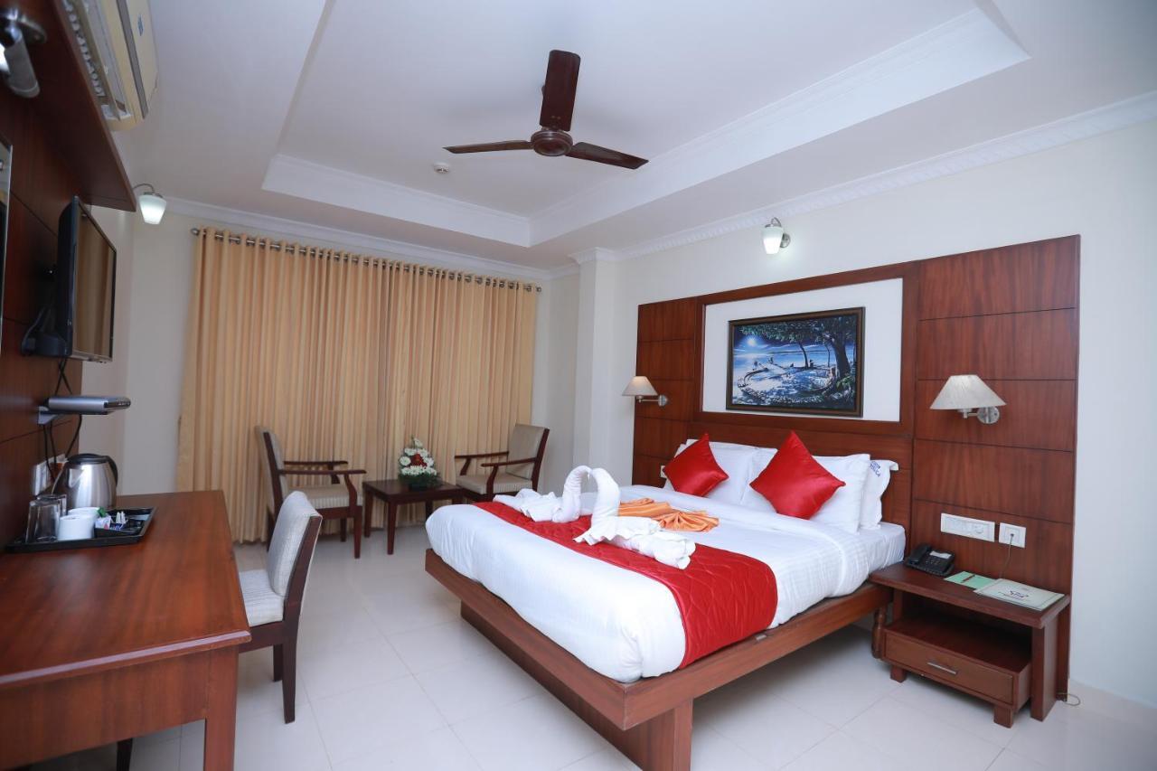 Hotel peninsula Thrissur Buitenkant foto