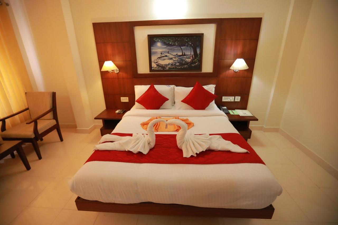 Hotel peninsula Thrissur Buitenkant foto