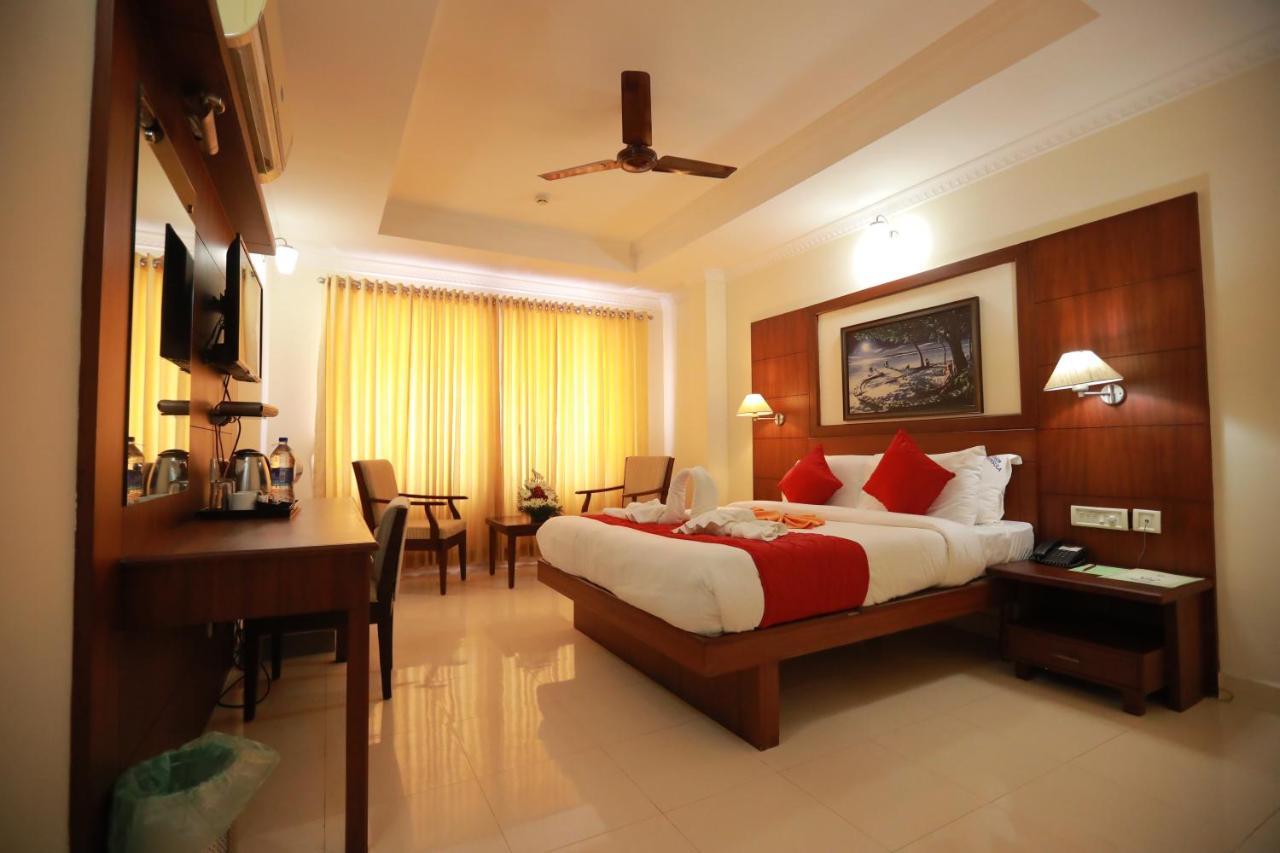 Hotel peninsula Thrissur Buitenkant foto