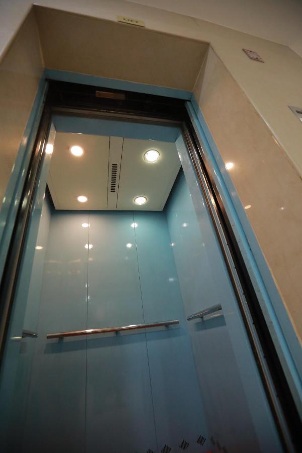 Hotel peninsula Thrissur Buitenkant foto