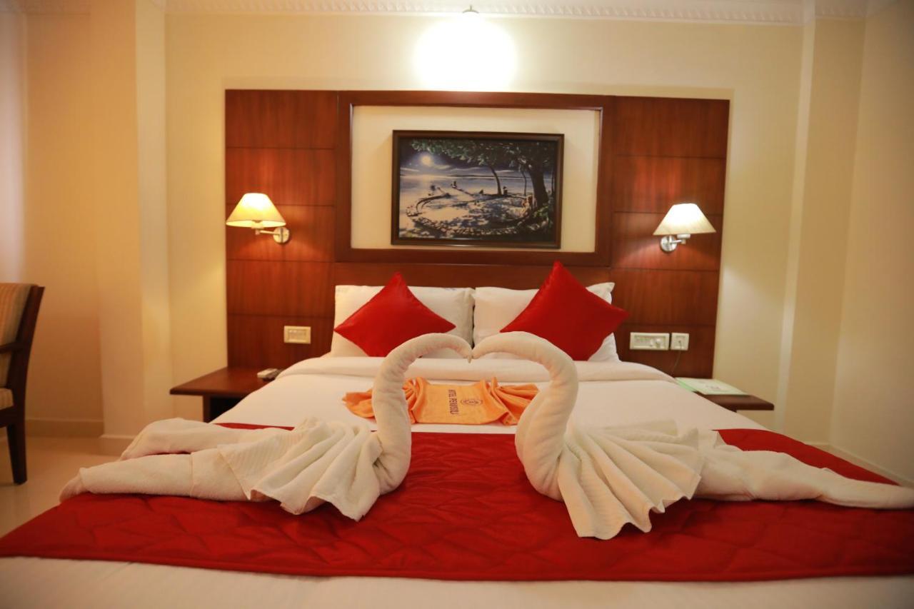 Hotel peninsula Thrissur Buitenkant foto