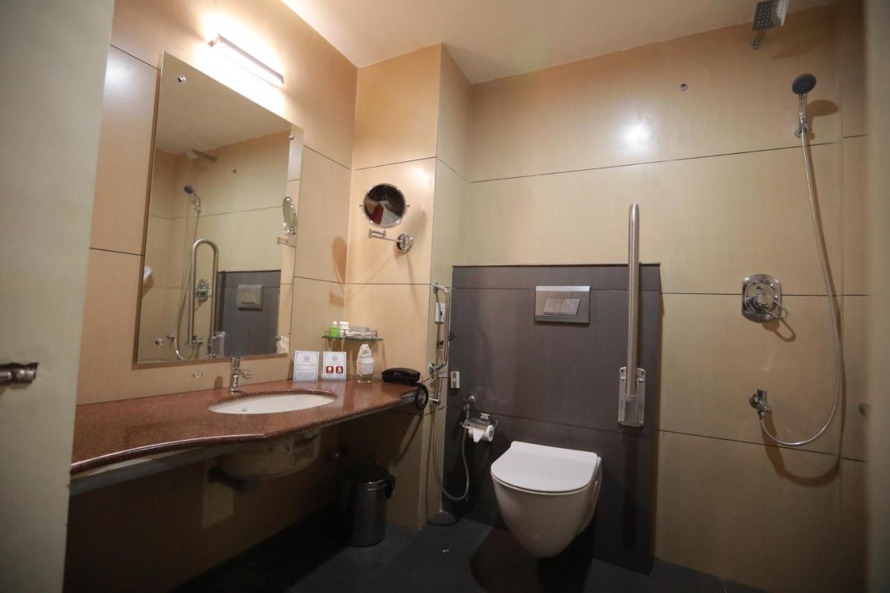 Hotel peninsula Thrissur Buitenkant foto