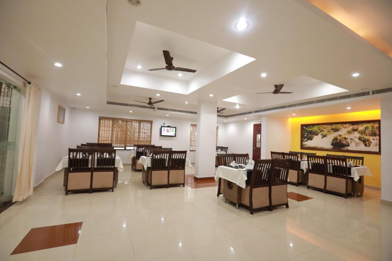 Hotel peninsula Thrissur Buitenkant foto
