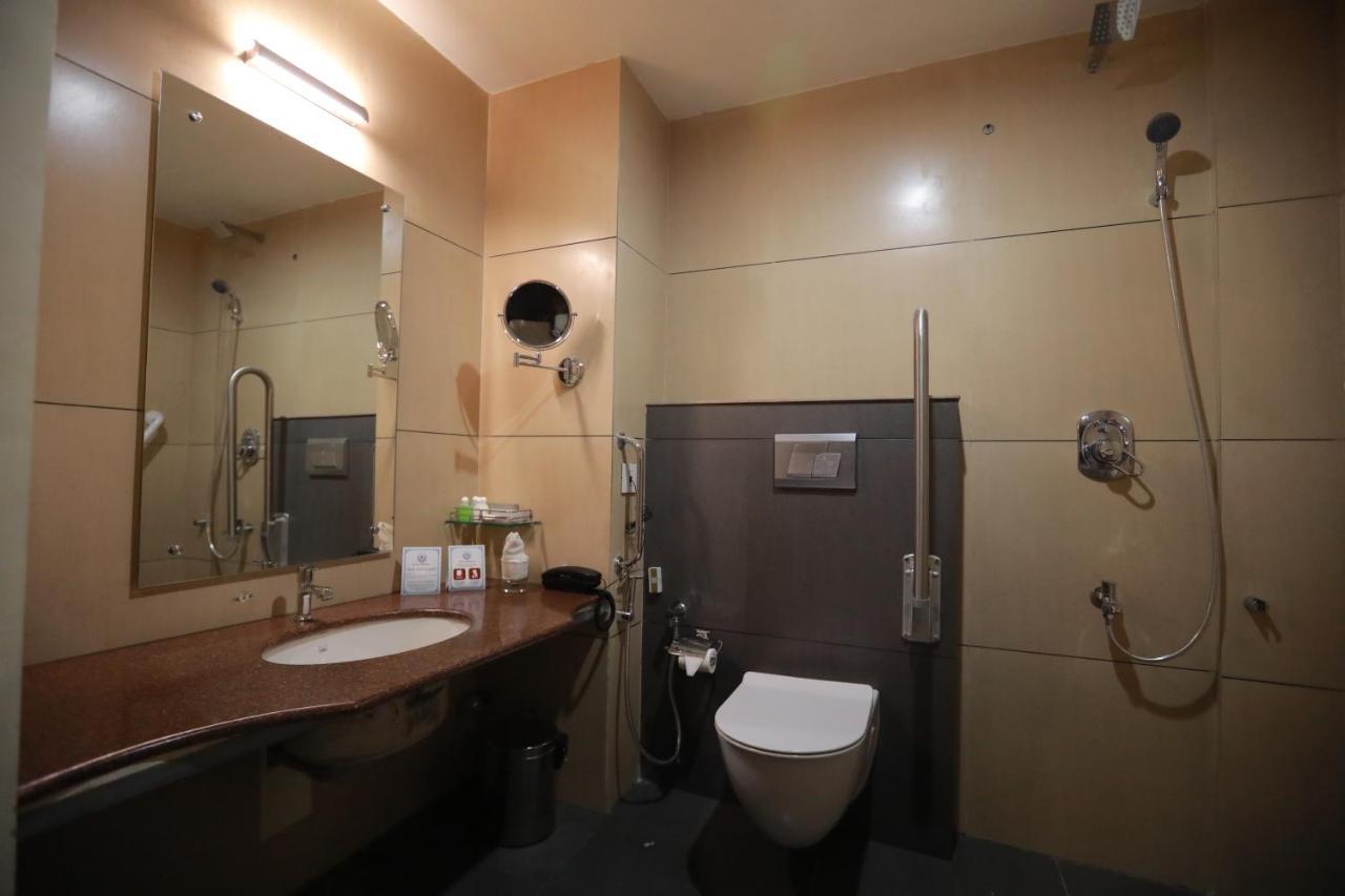 Hotel peninsula Thrissur Buitenkant foto