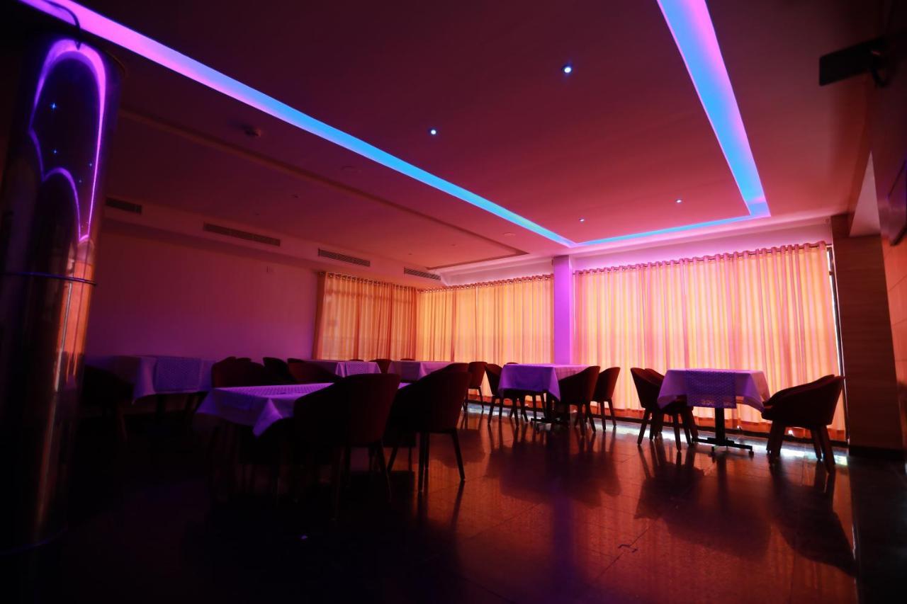 Hotel peninsula Thrissur Buitenkant foto