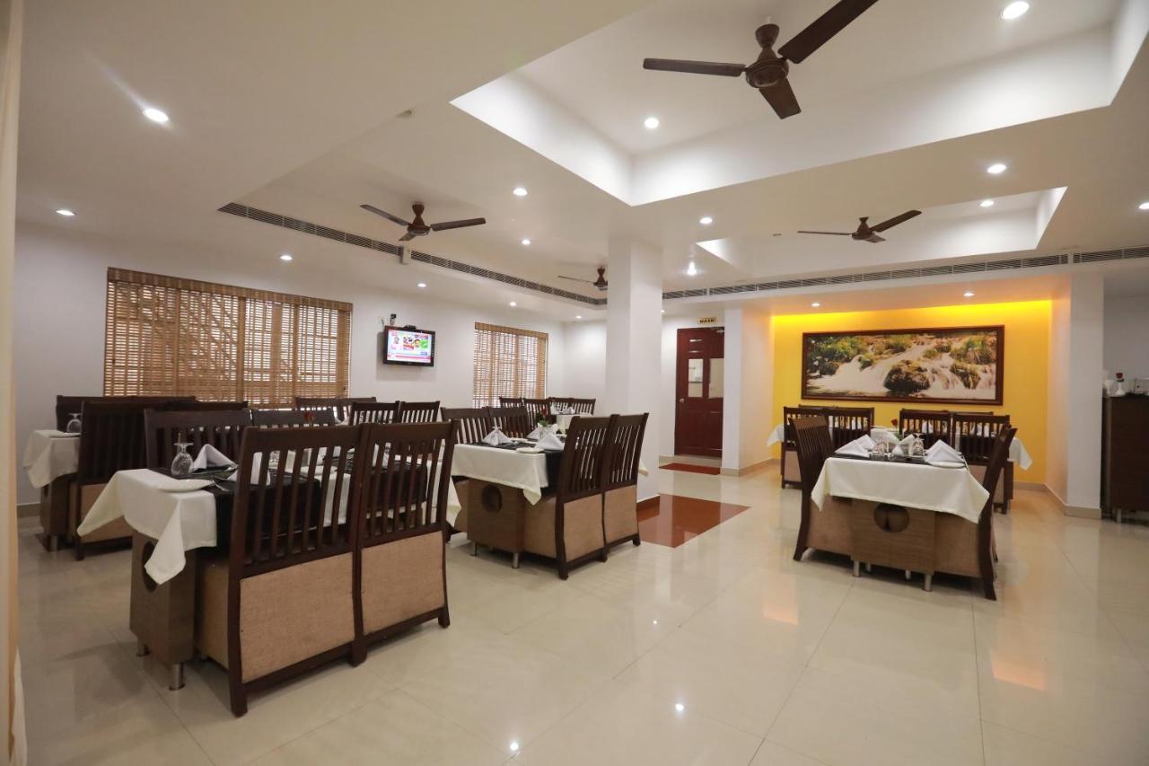 Hotel peninsula Thrissur Buitenkant foto