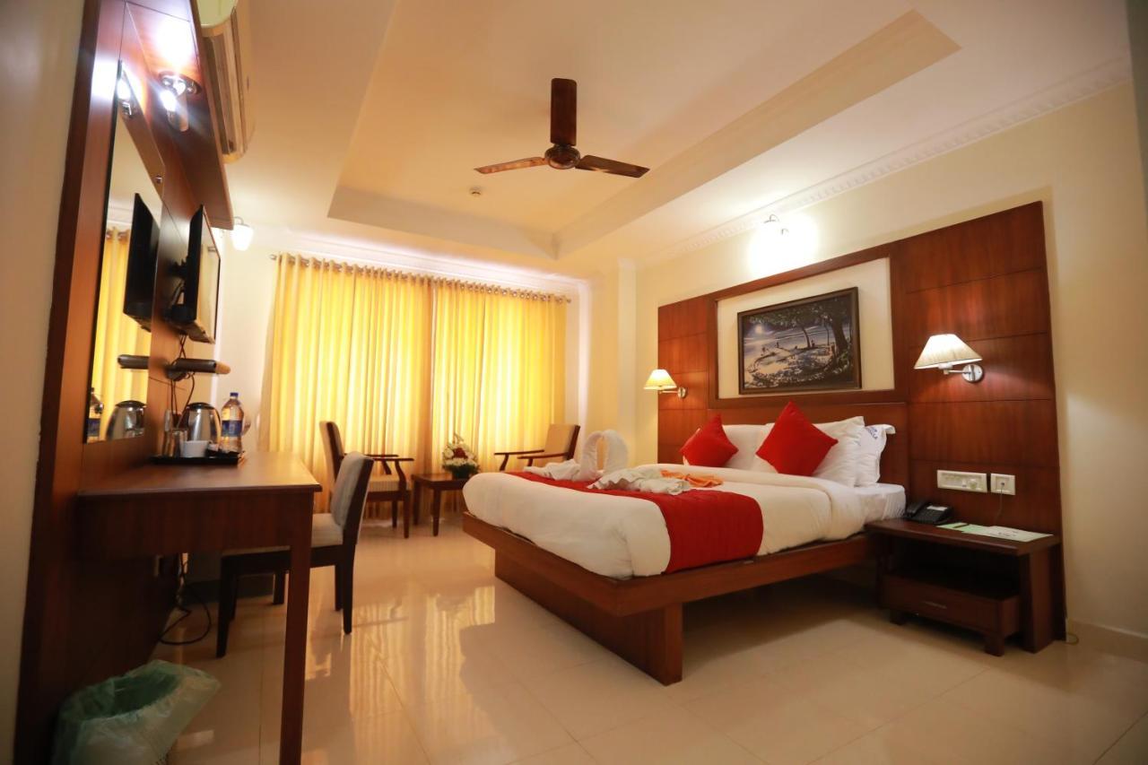 Hotel peninsula Thrissur Buitenkant foto