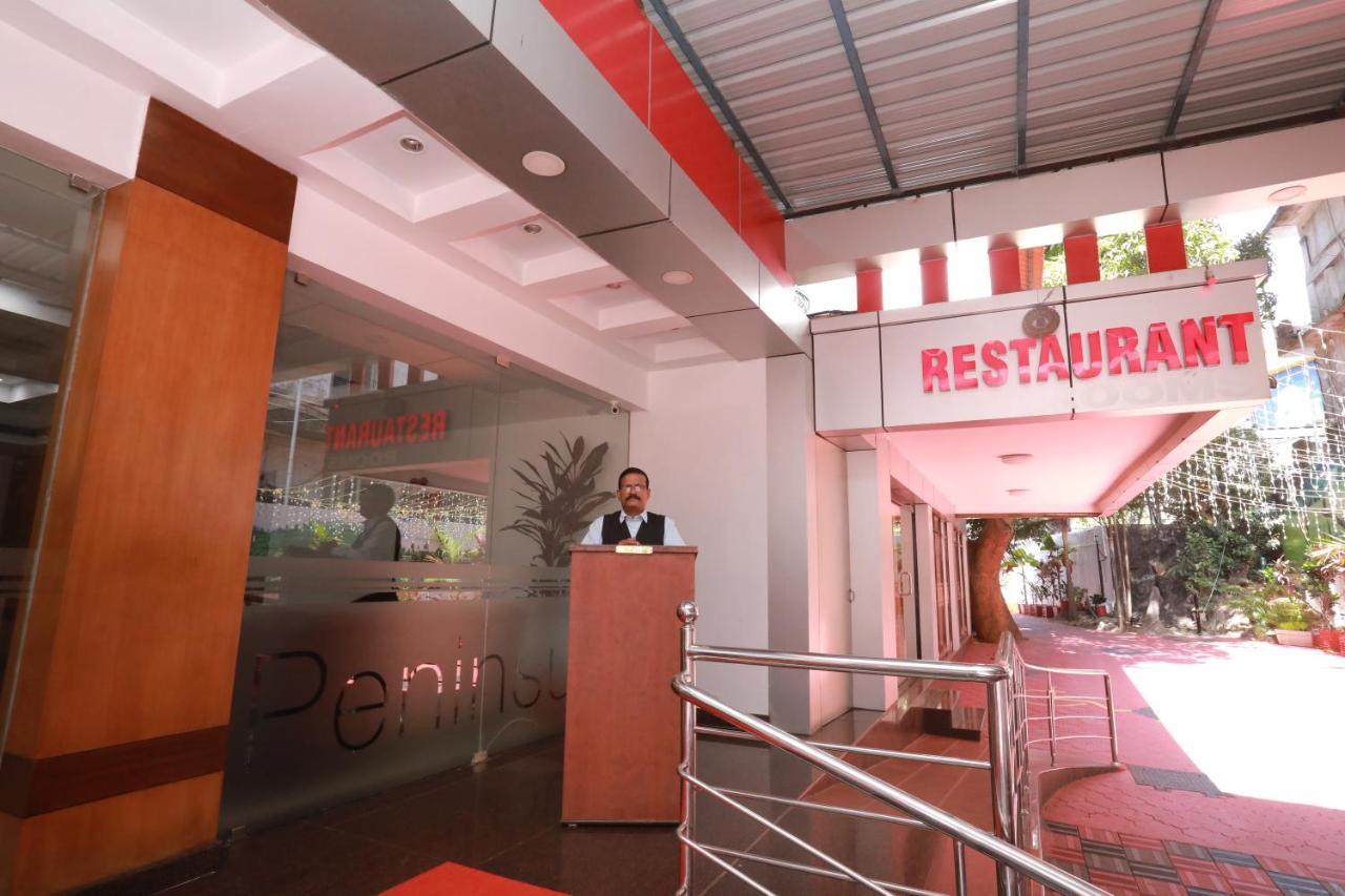 Hotel peninsula Thrissur Buitenkant foto